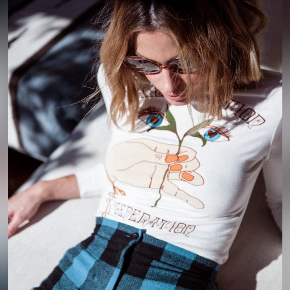 Long Sleeve Graphic Turtleneck Top in White - Picture 2 of 5